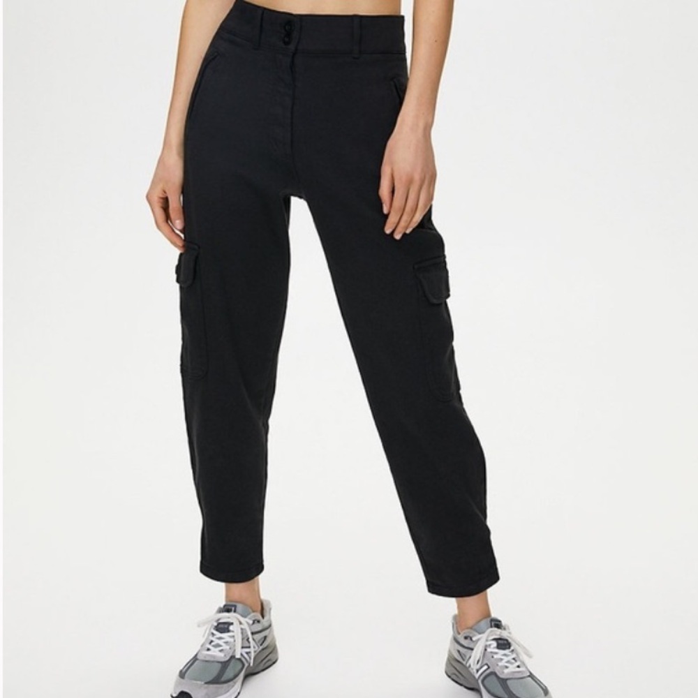 Aritzia Wilfred Modern Cargo Utility High Waisted Pockets Black Pant Size 0